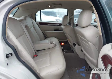 2004 Lincoln Town Car Ultimate из США, поврежденный, VIN 1LNHM83W04Y667787